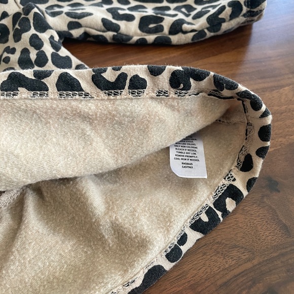 Leopard Sweatshirt Nordstrom 6-9 months - Picture 3 of 5